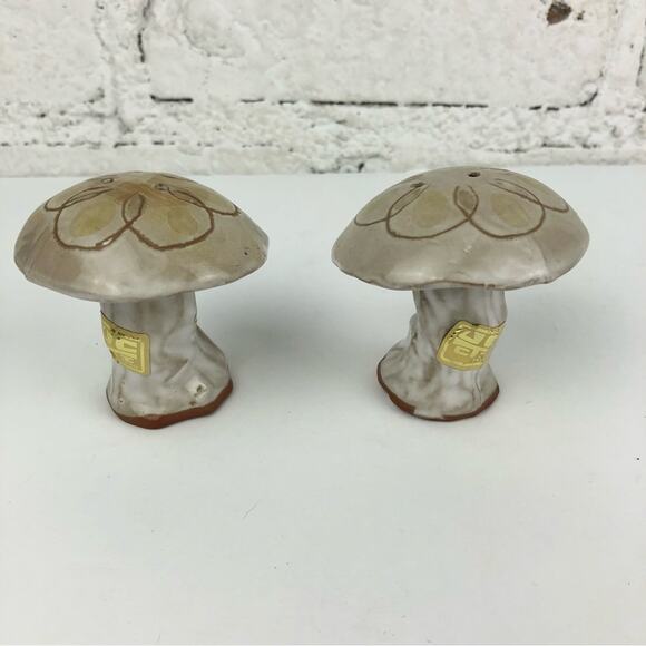Vintage Mushroom Salt & Pepper Shakers - Picture 2 of 4
